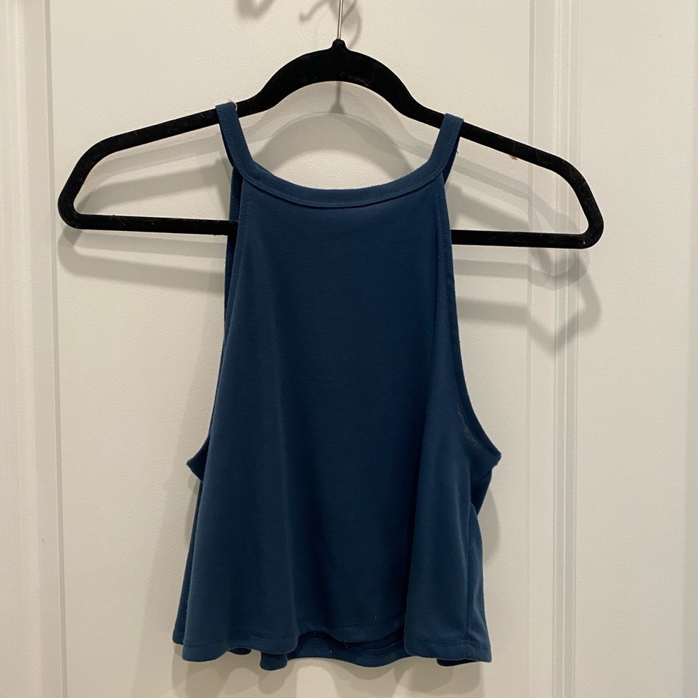 Cropped flowing tank